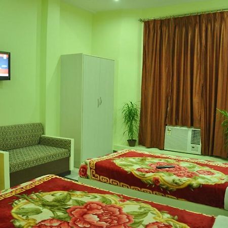 فاراناسي Hotel Kiran Palace المظهر الخارجي الصورة