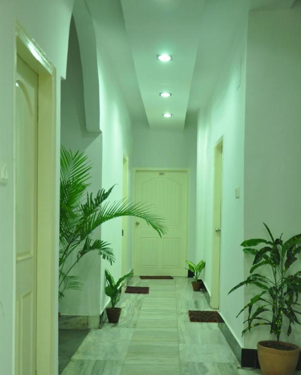 فاراناسي Hotel Kiran Palace المظهر الخارجي الصورة