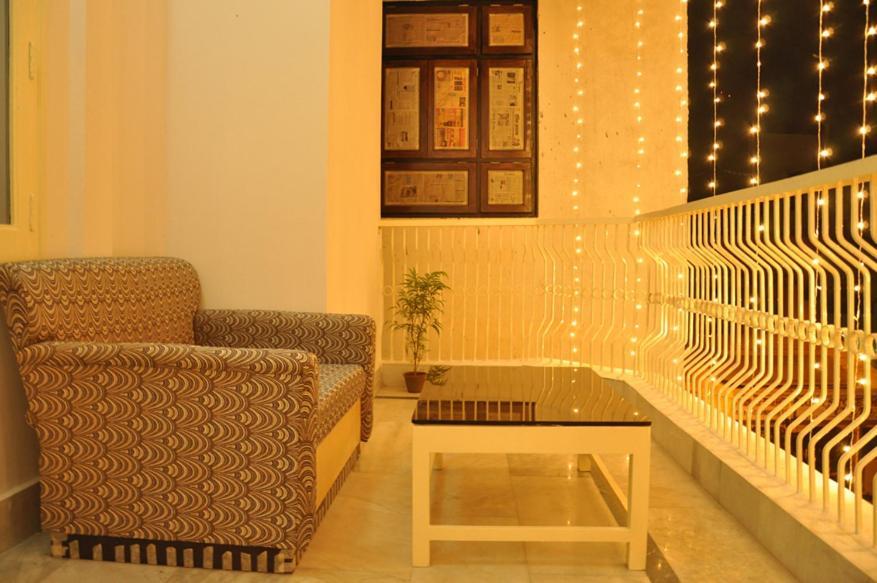 فاراناسي Hotel Kiran Palace المظهر الخارجي الصورة